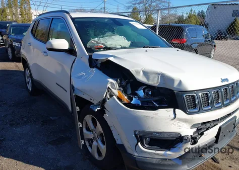 2018 Jeep Compass Latitude 4X4 z USA, uszkodzony, nr VIN 3C4NJDBB5JT401685